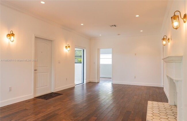 Building Photo - 5938 NE 5th Ave