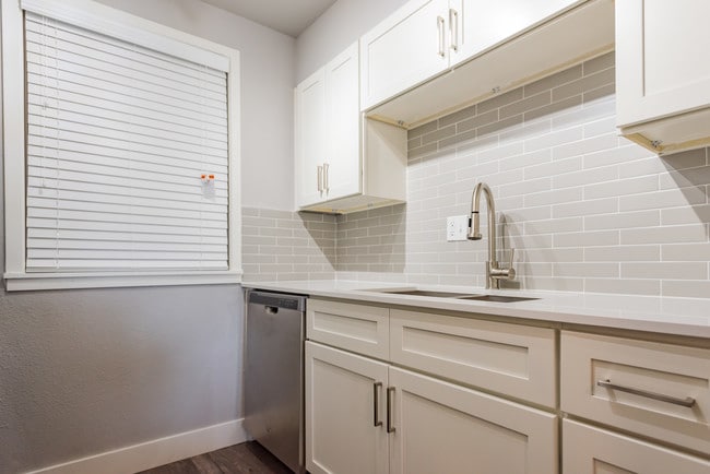 Building Photo - Joshua Tree