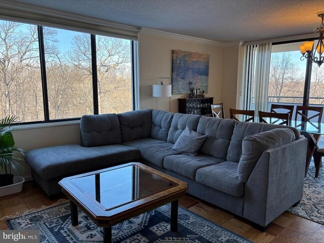 Foto del edificio - 5225 Pooks Hill Rd