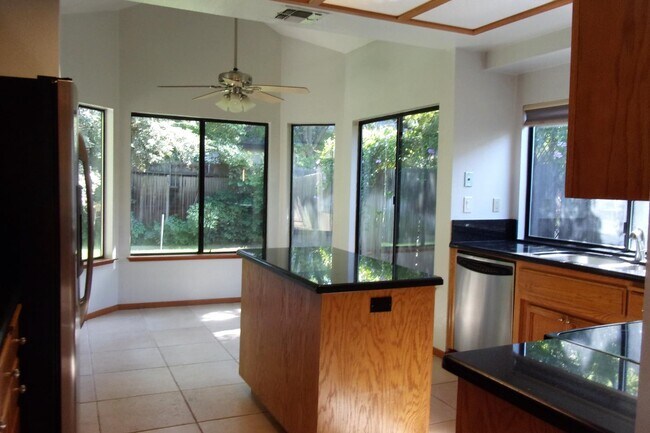 Foto del edificio - 3185 W Spruce Ave