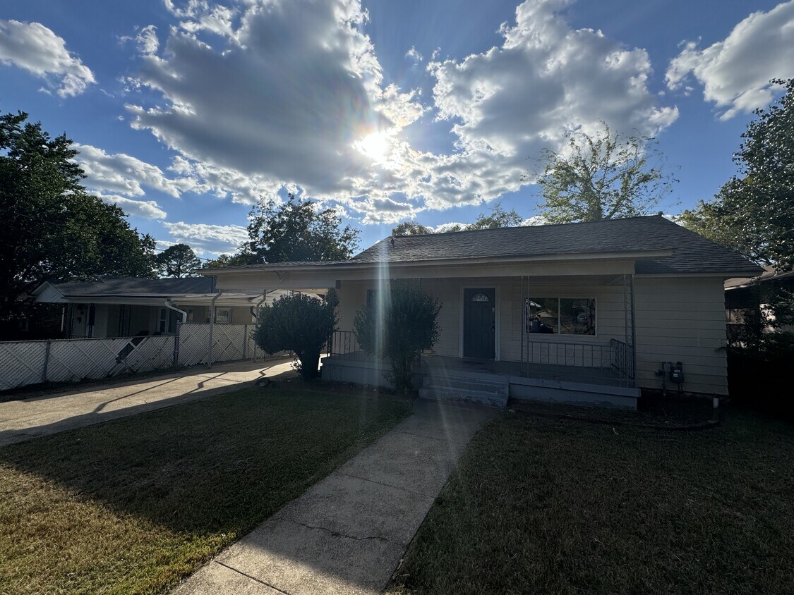 Foto principal - 117 Gardner St