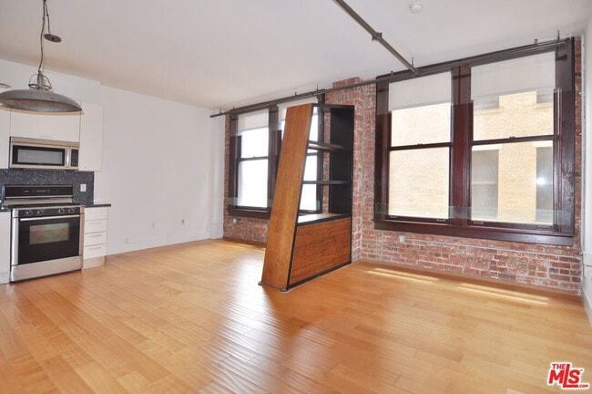 Foto del edificio - 460 S Spring St