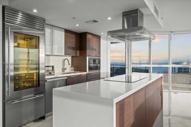 Foto del edificio - 6301 Collins Ave