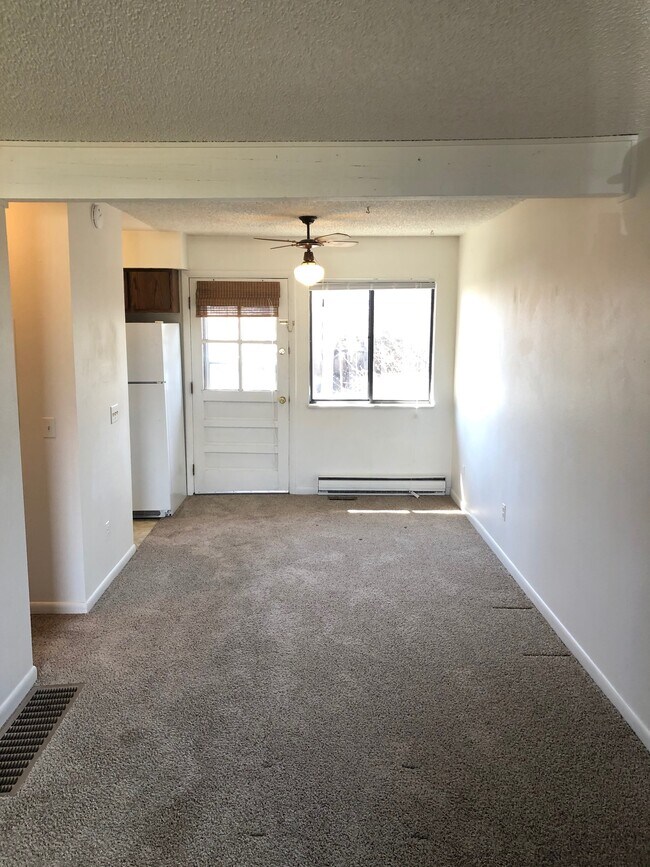Dining area - 3011 17th Ave