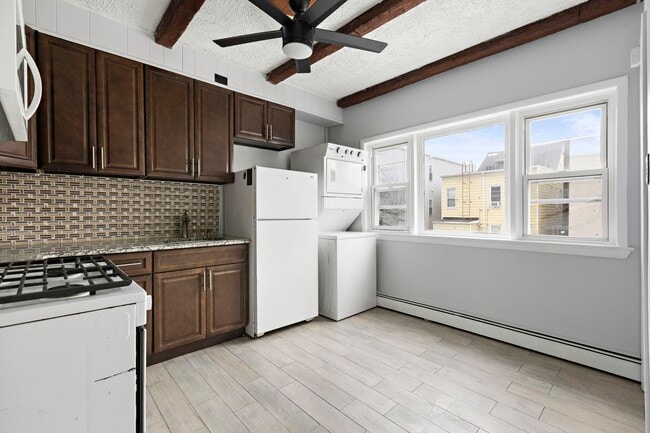 Building Photo - 28 E 49th St