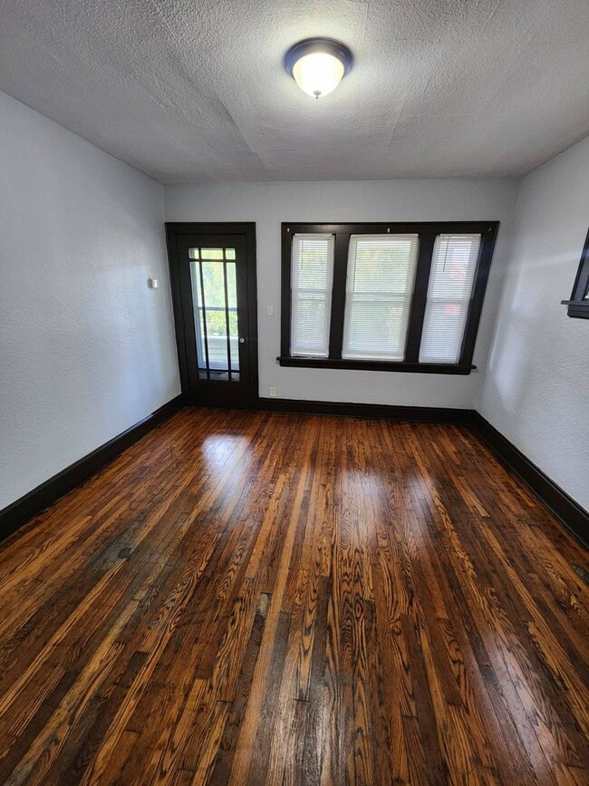 Foto del edificio - 12022 Griffing Ave