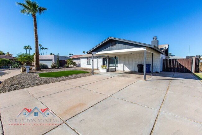 Building Photo - 2526 E Juanita Ave