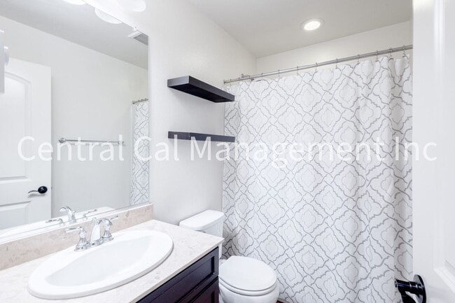 Building Photo - 5 Bedroom/3 Bath Home with Paid Solar System - $3095 Per month!