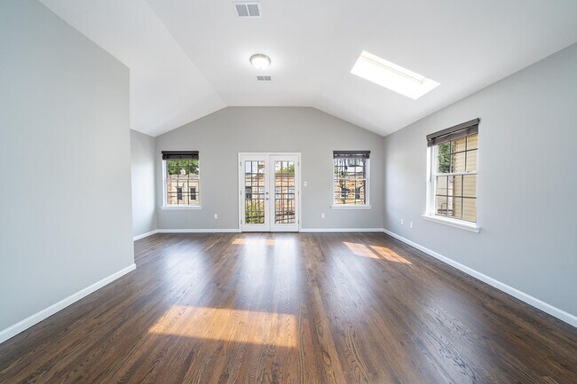 Foto del edificio - 271.5 Grant Ave