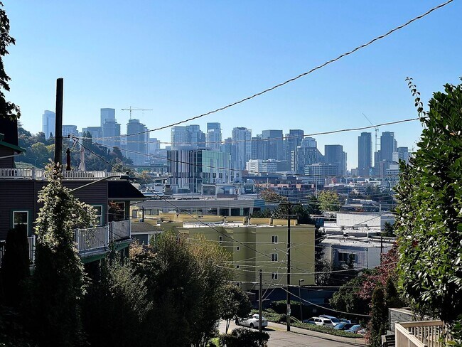 Photo - 1921 Franklin Pl E Apartment