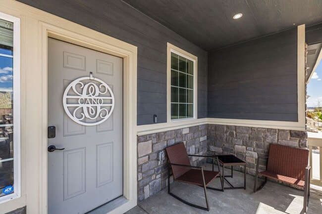 Building Photo - Spacious 4-Bedroom Home with Private Backy...