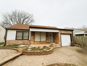 Building Photo - 1721 S Volutsia Ave