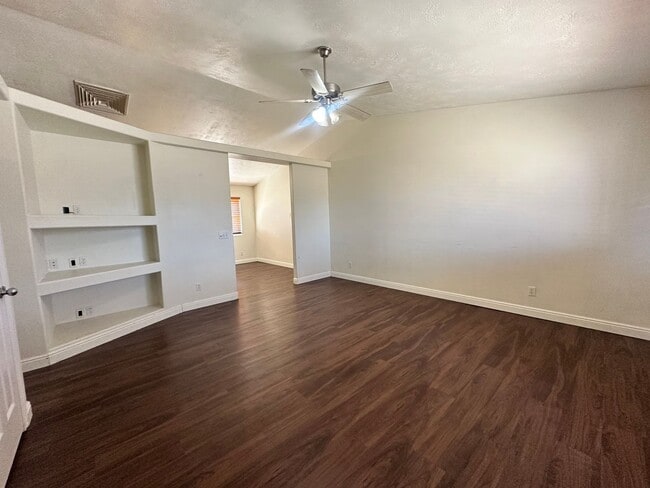 Building Photo - Move-In Bonus!!! 3 bedroom - 2 bath - located in Enoch