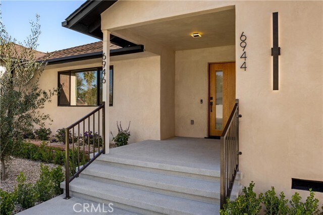 Foto del edificio - 6948 Amestoy Ave