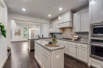 Building Photo - 1423 Lamb Dr