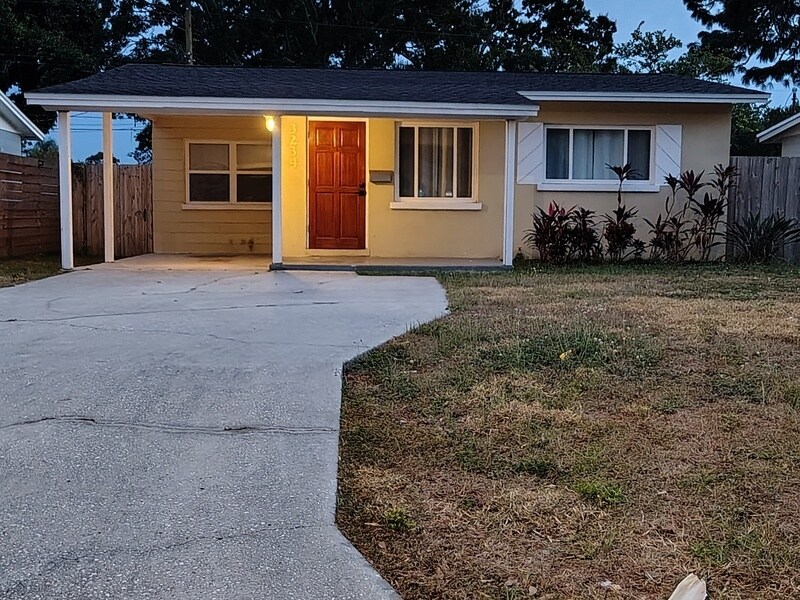 Foto principal - 3234 35th Ave N