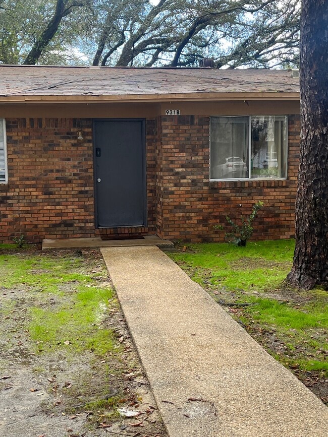 Front of duplex - 931 McFarlan Ave