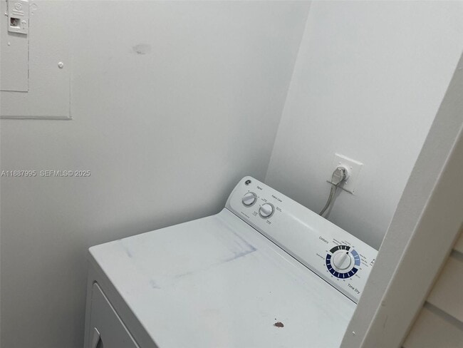 Building Photo - 6275 SW 130th Ave