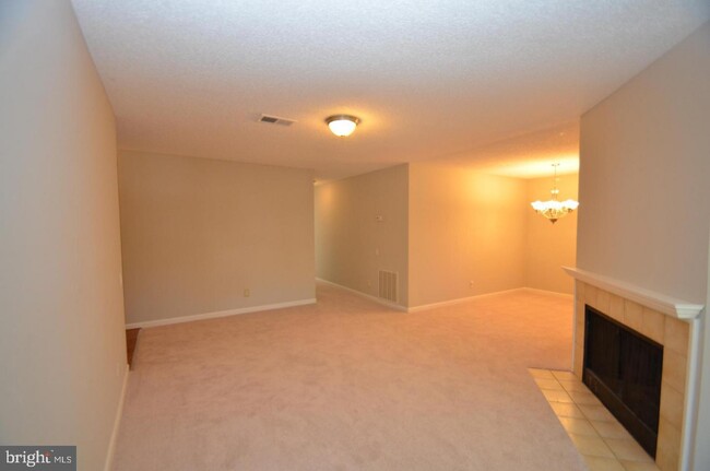 Building Photo - 3907 Golf Tee Ct