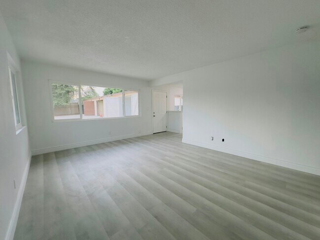 Building Photo - 251 East Nicolet Street, Unit 253