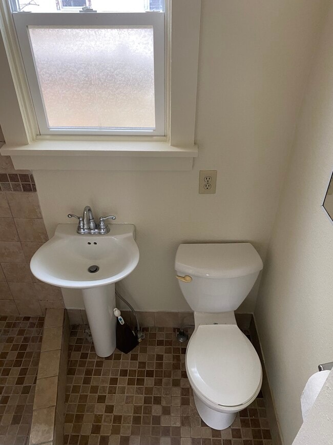 Building Photo - 313 N 8th St