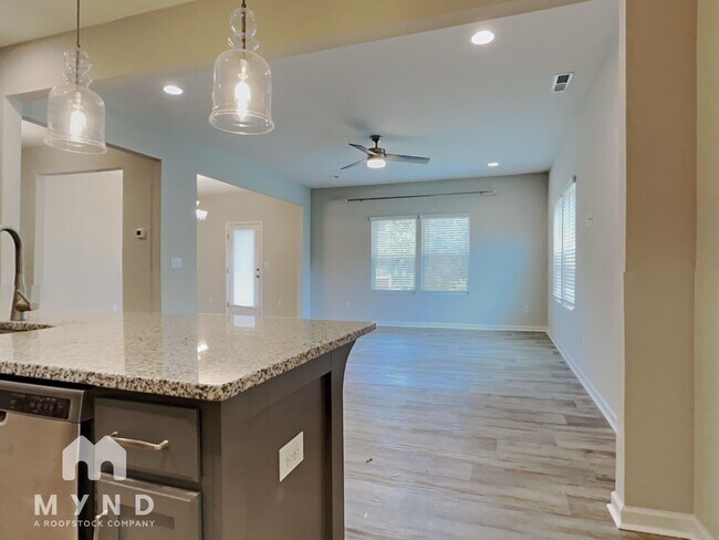 Foto del edificio - 8645 River Ridge Dr