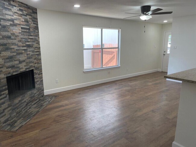 Building Photo - 2143 Redwing Way