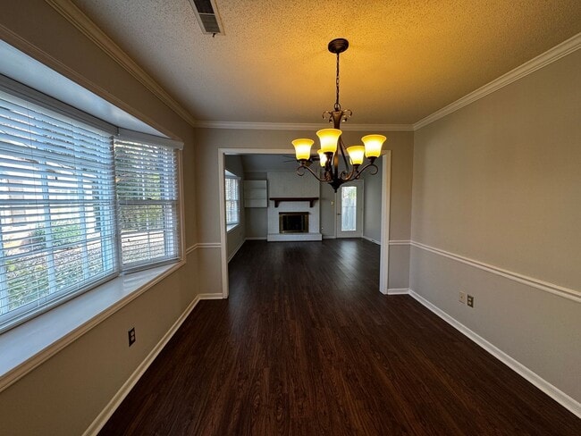 Foto del edificio - 135 Chrisfield Cir