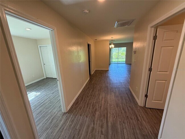 Building Photo - 26463 Sandhill Blvd