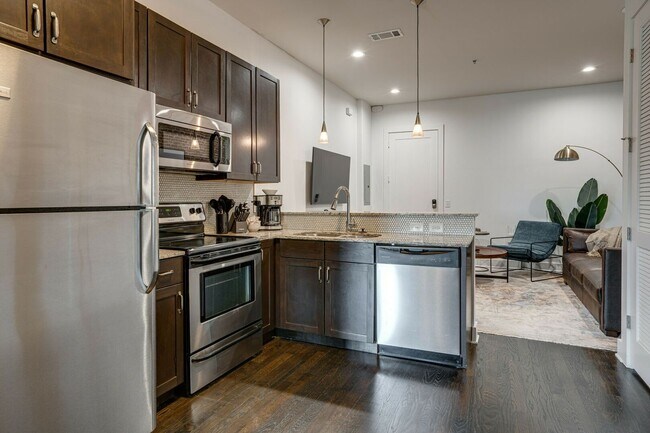 Foto del edificio - Charming 1BR Townhome in Nashville
