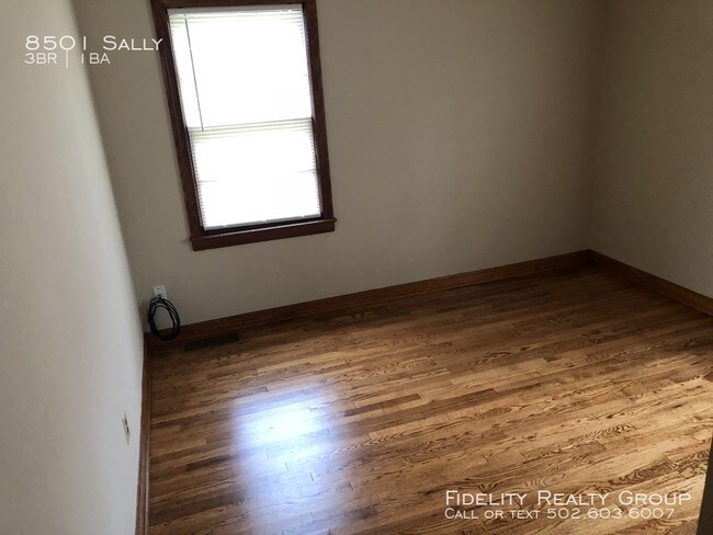 Foto del edificio - 8501 Sally Dr - 3 beds, 1 full bath