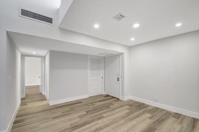 Building Photo - 2671 Boundbrook Blvd