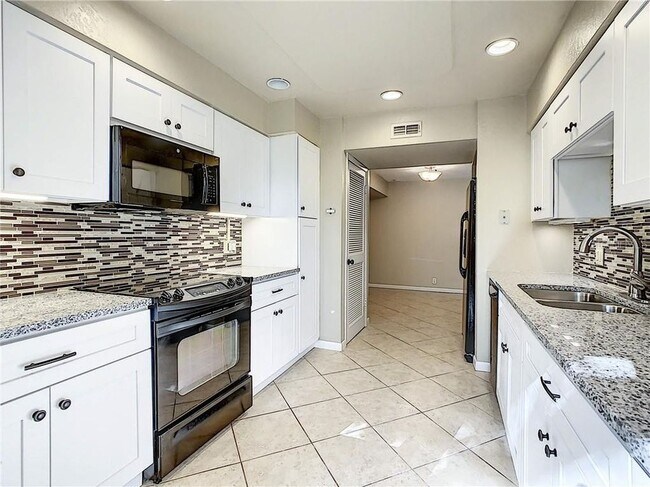 Foto del edificio - 229 Crown Oaks Way