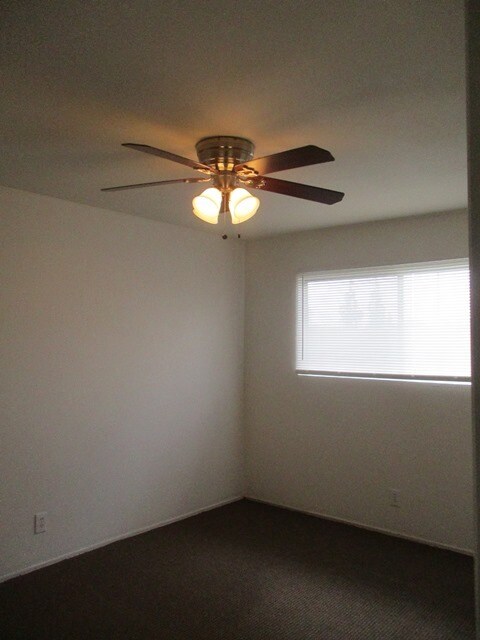 Foto del edificio - 10060 Laurel Ave