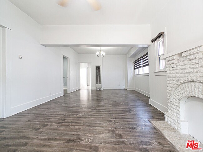 Building Photo - 1235 W 39th St