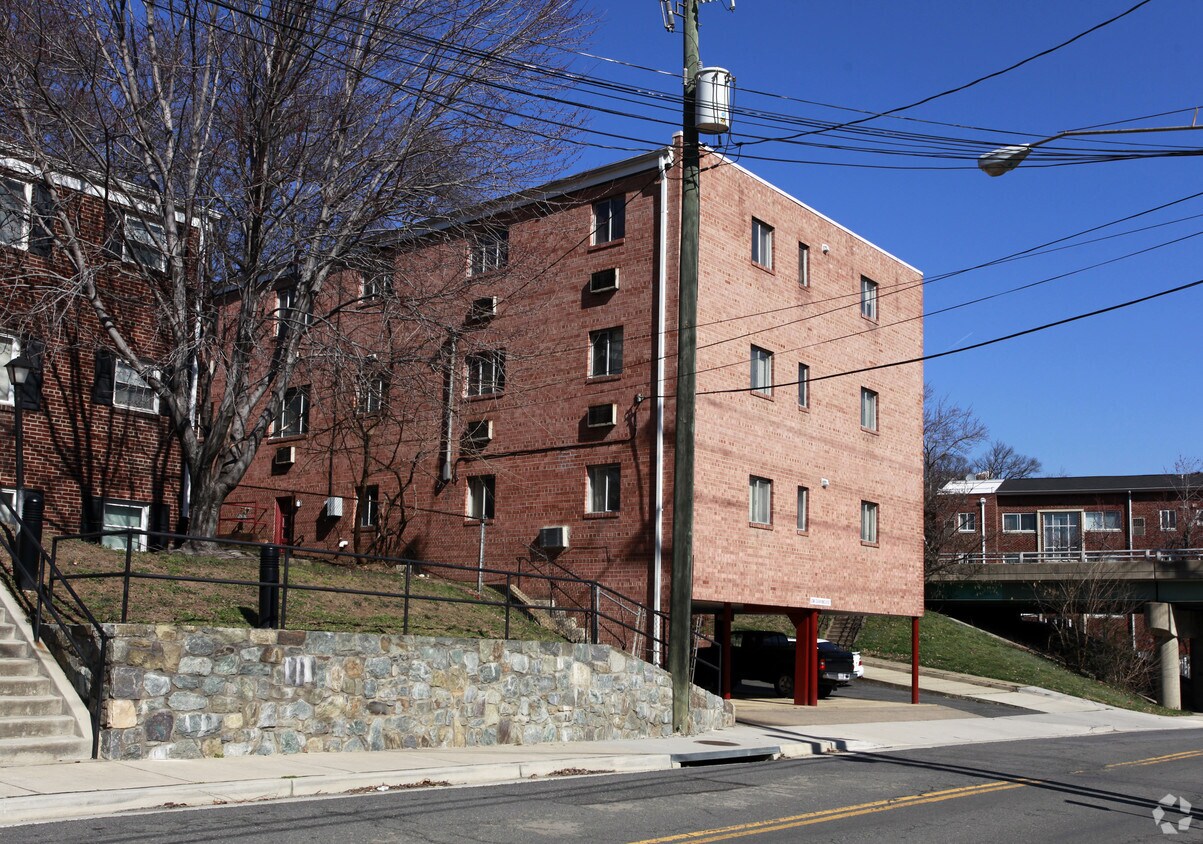 Building Photo - 1300 N Rhodes St
