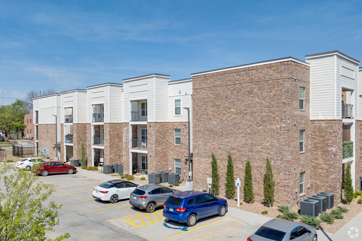 Foto del edificio - Whittier Villas