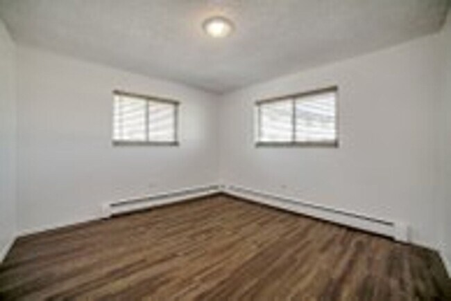 Foto del edificio - 4593 S Lowell Blvd