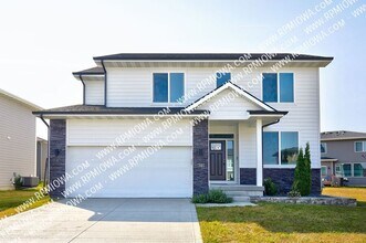 Building Photo - 670 SE Drumlin Dr