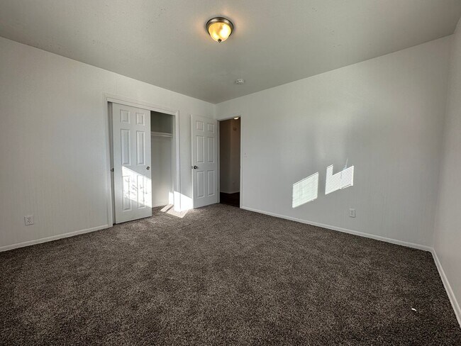 Building Photo - King3824