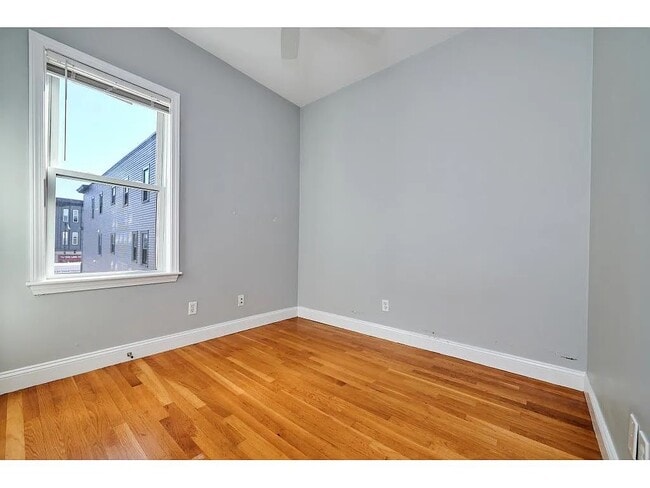 Building Photo - 5 Transit St