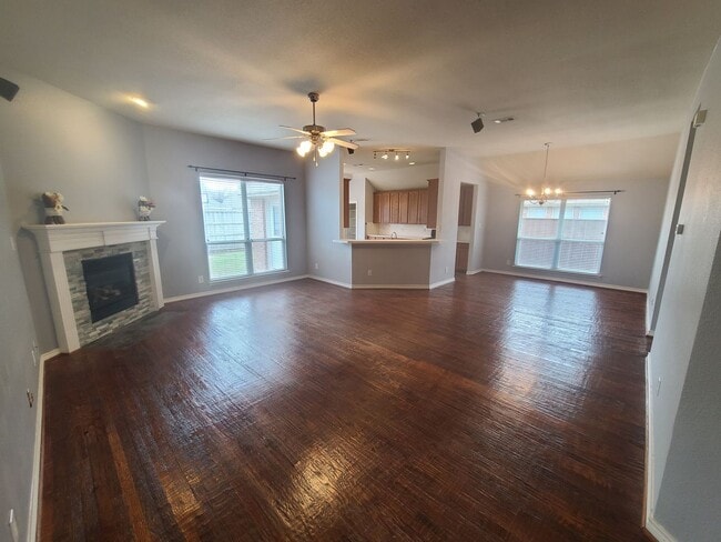 Building Photo - Rowlett Home in Great Location w/ Community Park, Pools, & Playground. Includes All Appliances!