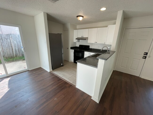 Foto del edificio - 8826 Meadow Trace St
