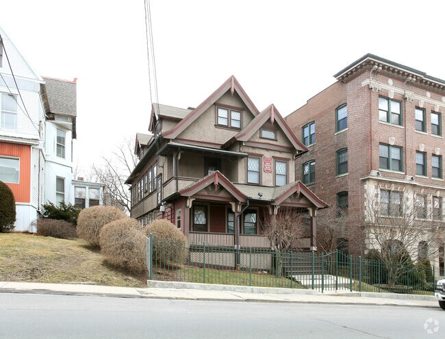 Building Photo - 90 Willow St