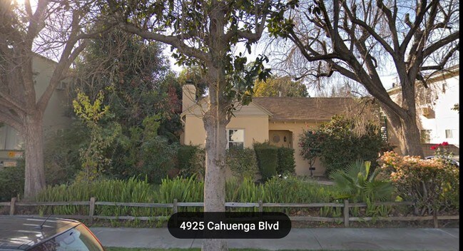 Atrás Atrás casa - 4925 Cahuenga Blvd