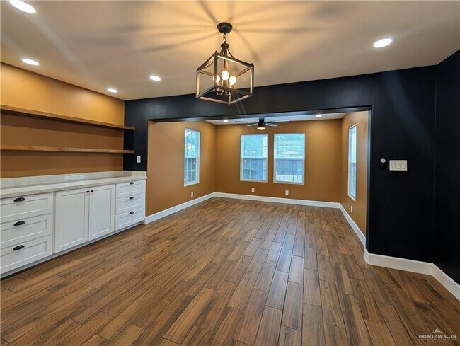 Building Photo - 14 Harvey St