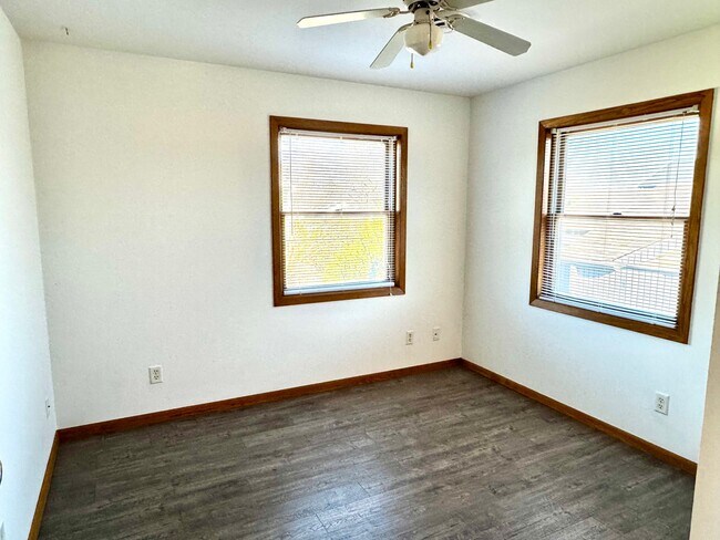 Dormitorio - 210 E Verona Ave