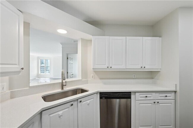 Foto del edificio - 3334 Peachtree St NE