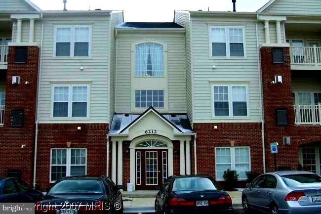 Foto del edificio - 6212 Westchester Park Dr