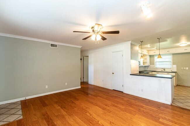 Building Photo - This one feels like home!